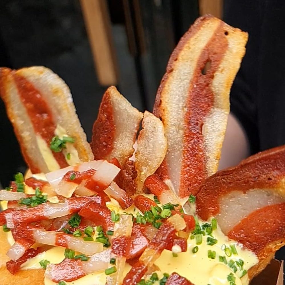 Sando Baconator, brioche con bacón de setas y salsa de queso